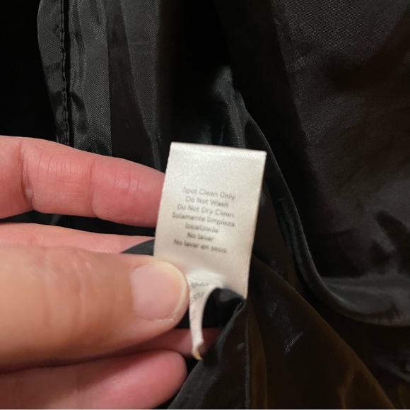 VENUS Black Quilted Vest with Zipper Closure and Hood - Picture 4 of 7